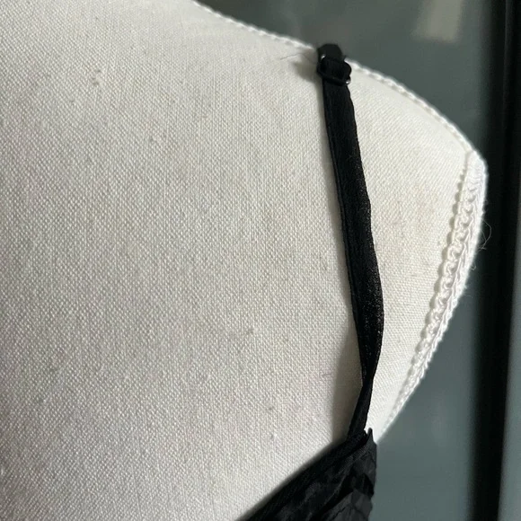 Elegant Black Evening Dress - Picture 3 of 6